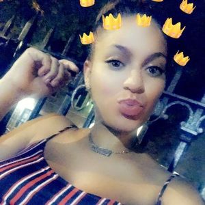 Meet your Posher, Yanais